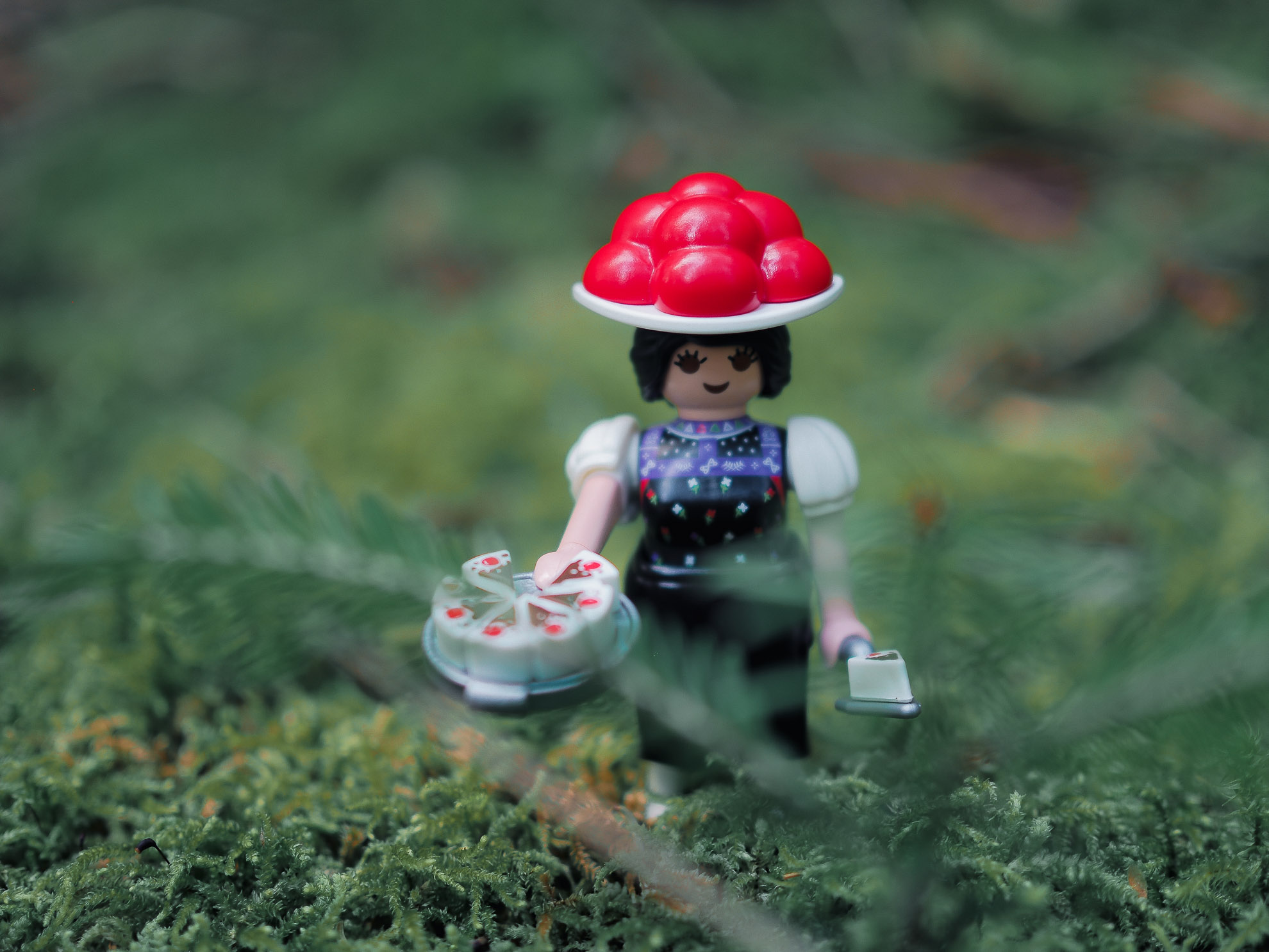 Playmobil Schwarzwald Marie 71979 with Bollenhut